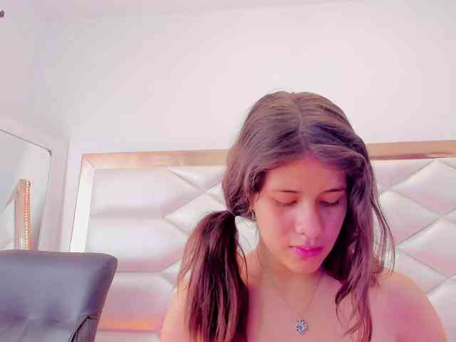 miaqueen021