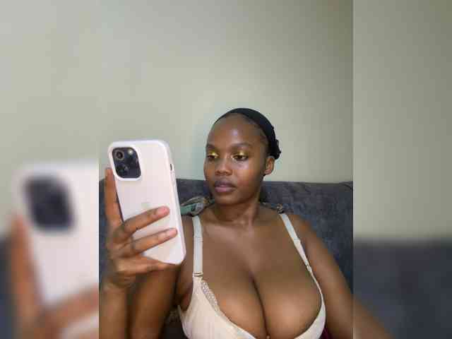 Busty-Princess1