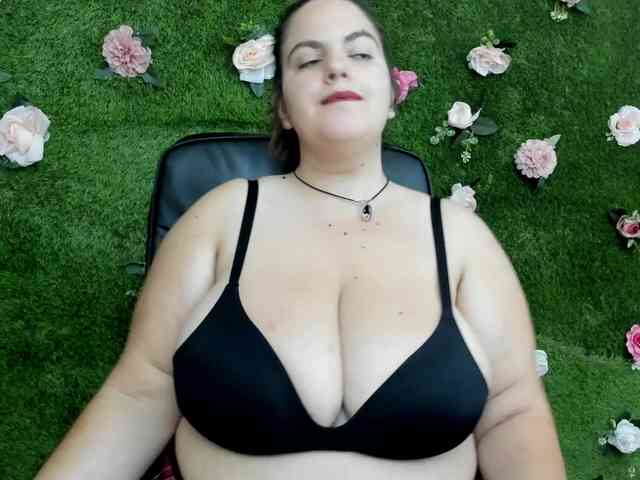 HugeTittiess
