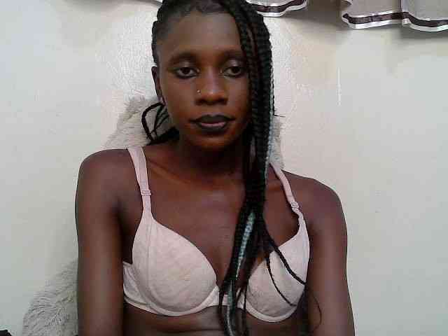miaqueen021