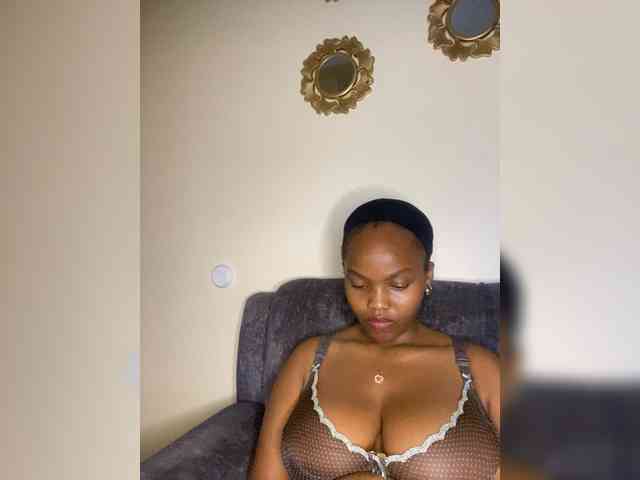 Curvy-maxy9