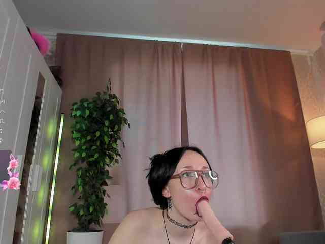 Juicy-Vikki