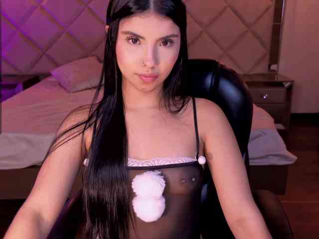 MiaLaurence
