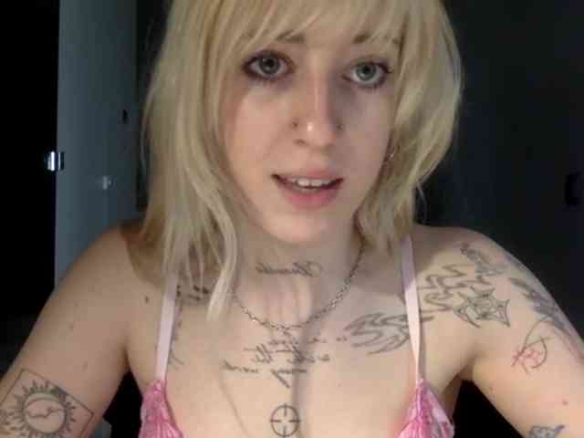 EmmyHot
