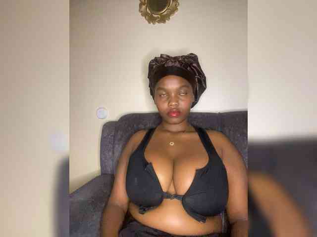 Curvy-maxy9