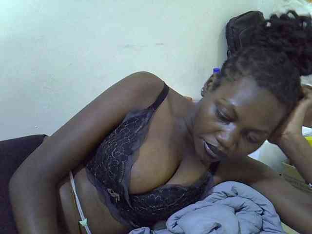 juicy-bella