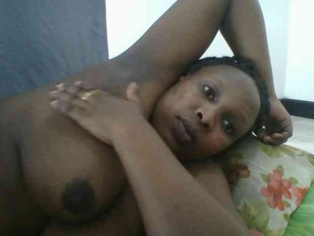 chloe-ebony