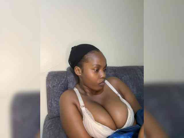 Busty-Princess1