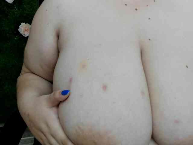 HugeTittiess
