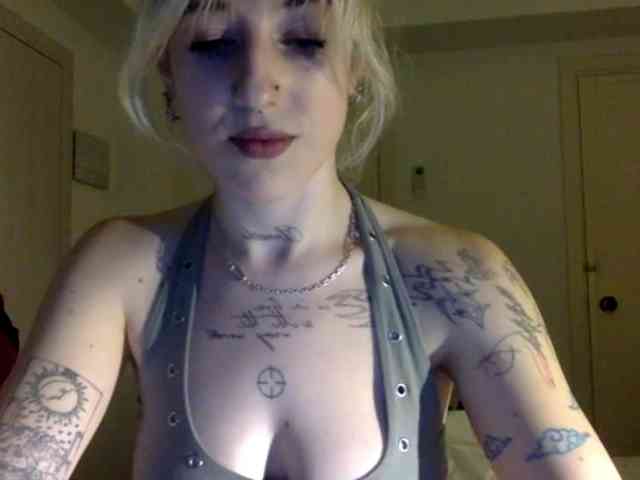 EmmyHot
