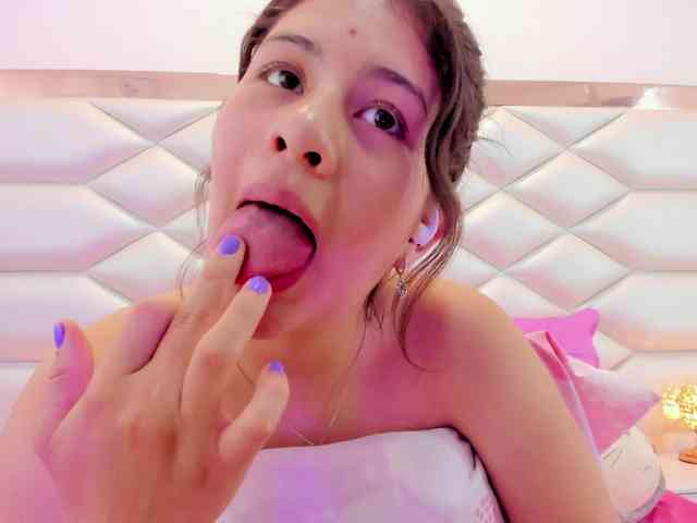 miaqueen021