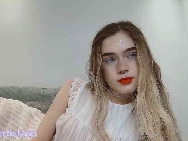 BrokenDoll666