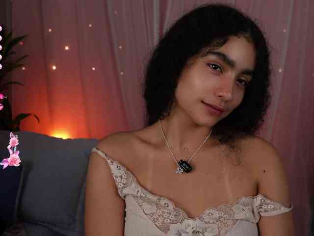 Victoria_Curly