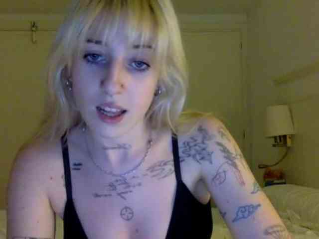 EmmyHot