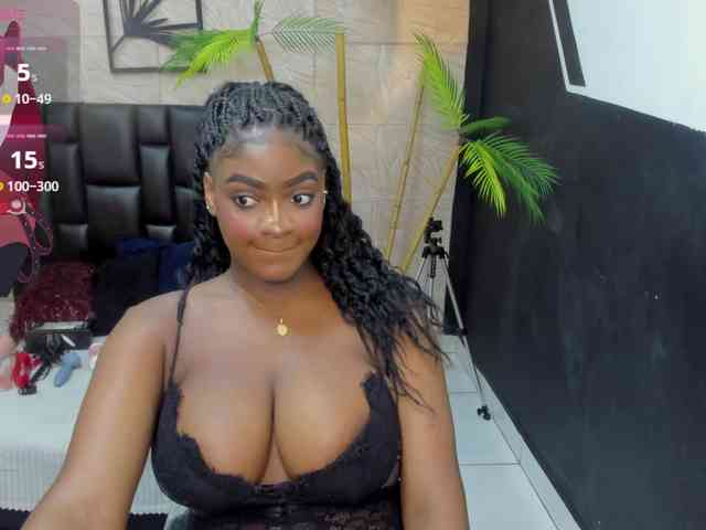 Juicy-Vikki