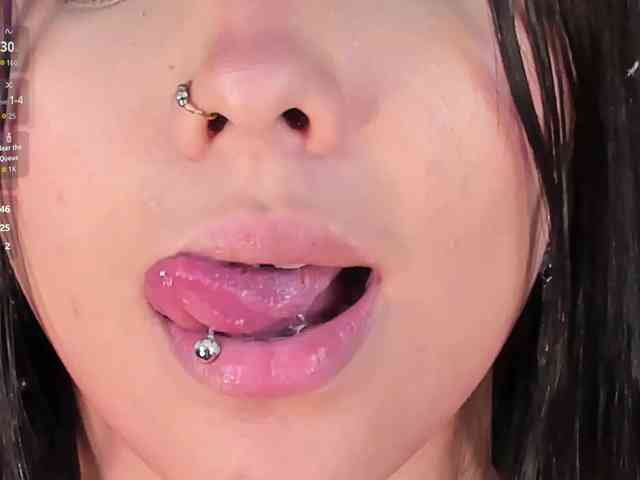 MiaLaurence