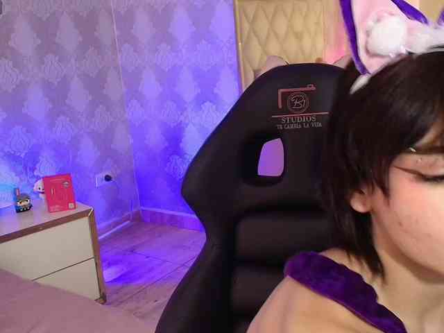 Cloee-tay1