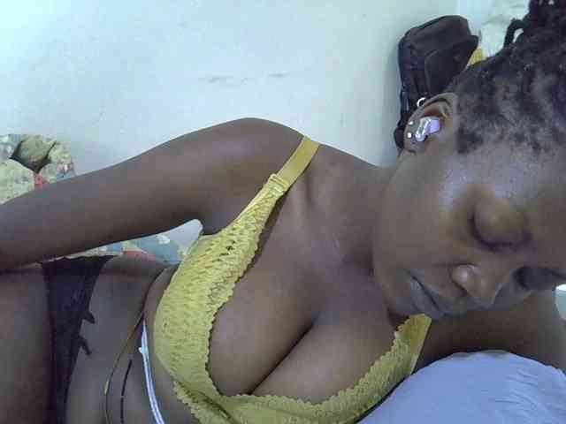 juicy-bella