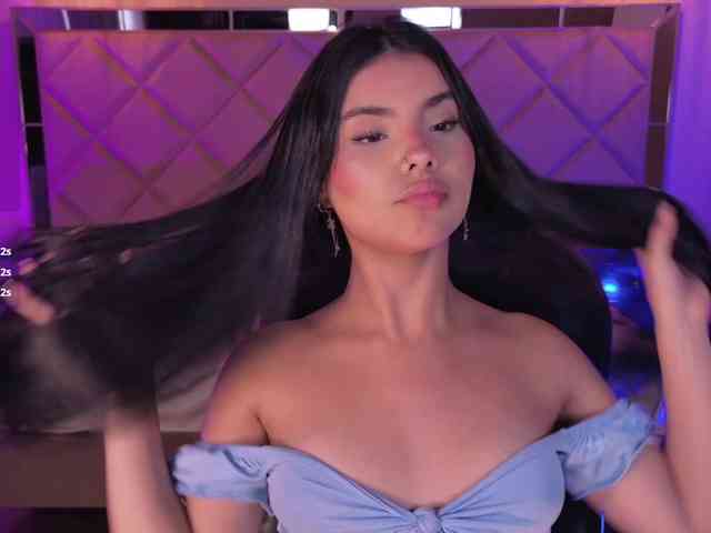 MiaLaurence