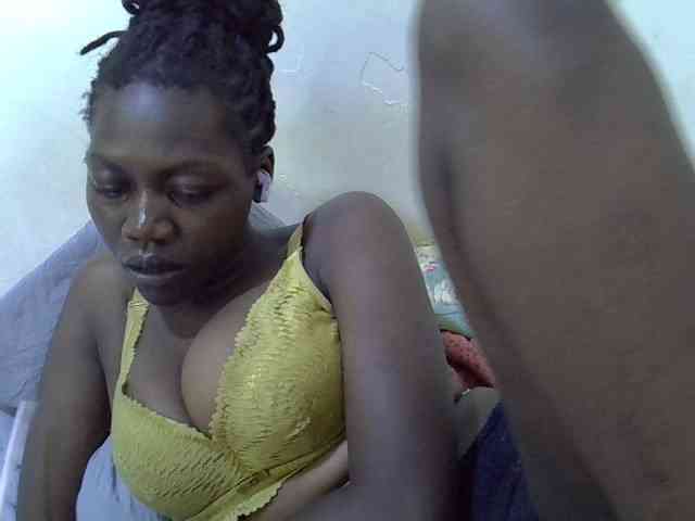 juicy-bella