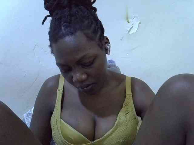 juicy-bella