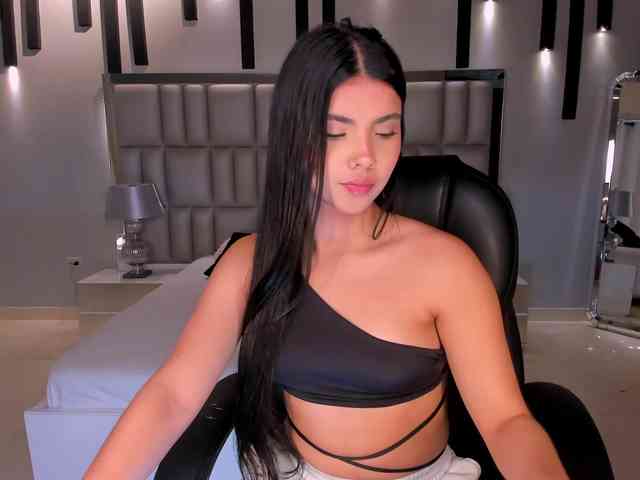 MiaLaurence