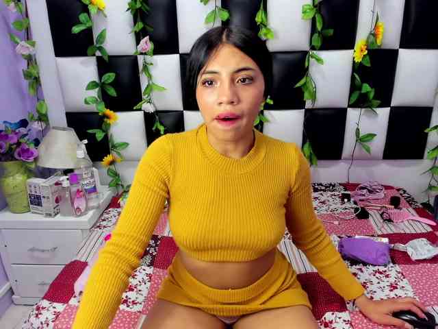 Juicy-Vikki