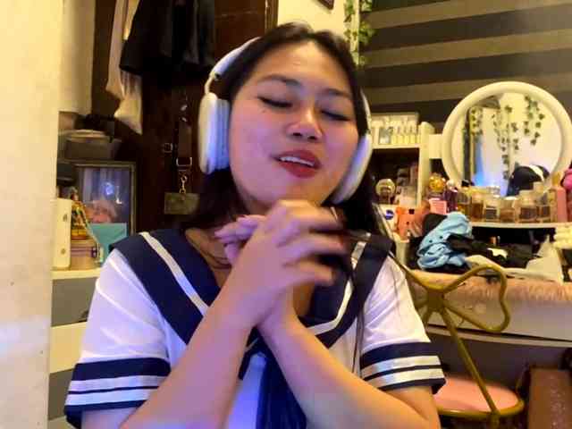 LilyColins