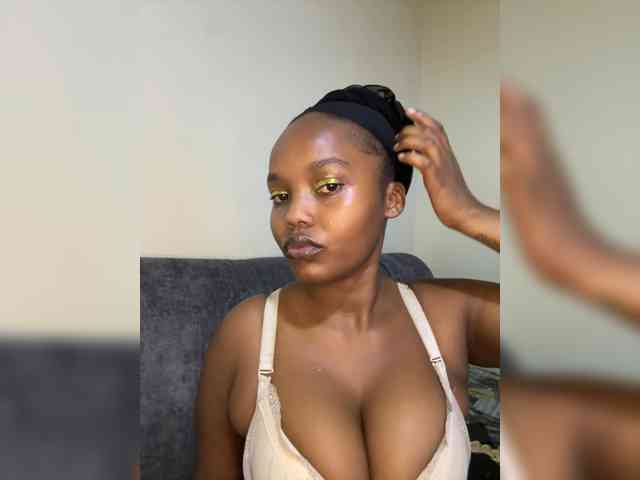 Curvy-maxy9