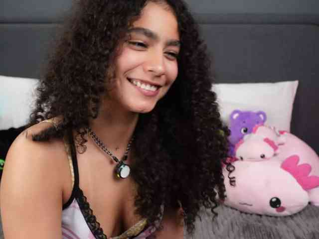 Victoria_Curly