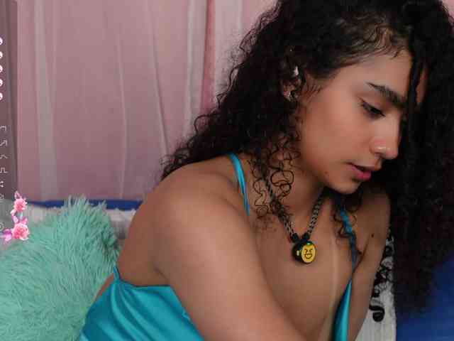 Victoria_Curly