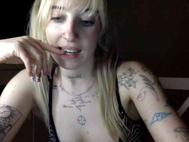 EmmyHot