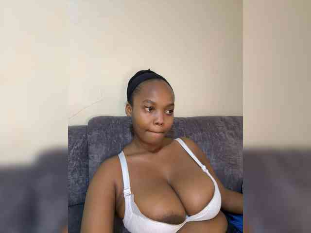 Busty-Princess1