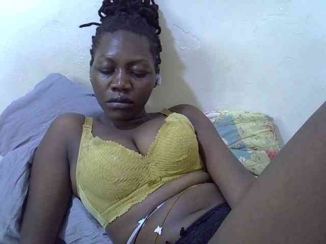 juicy-bella