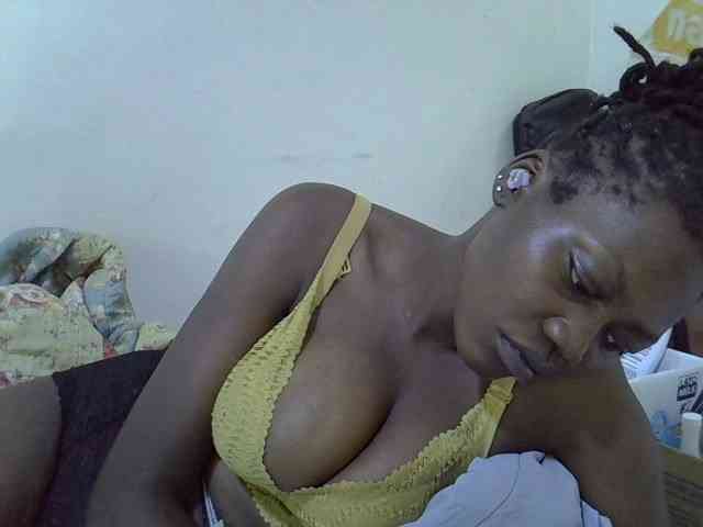 juicy-bella