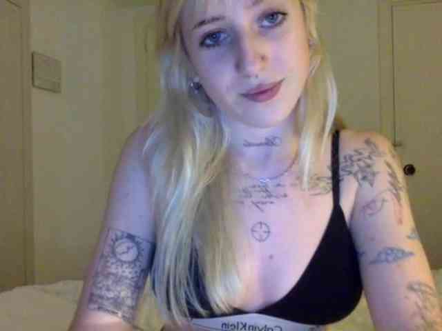 EmmyHot