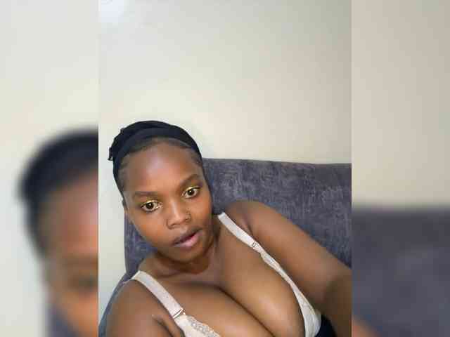 Curvy-maxy9