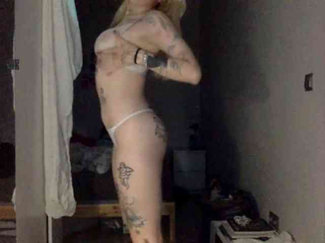 EmmyHot