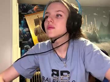 Hi! I’m Aria, 18 y